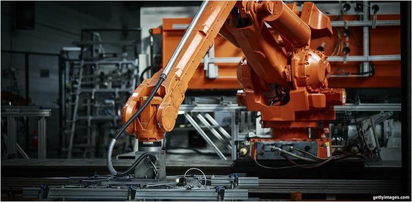 robot in een metaalfabriek