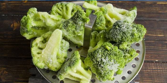 Bevroren broccoli bloeiwijzen voor het koken