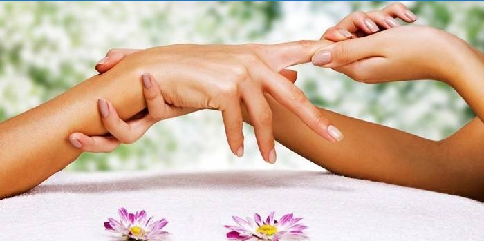 Massage voor het versterken van nagels