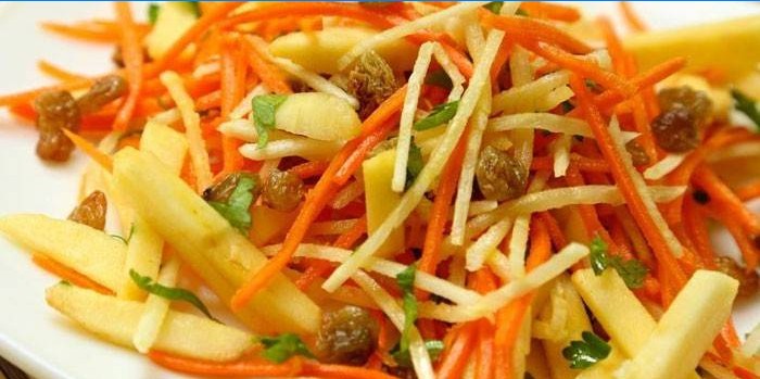 Daikon salade met wortelen en rozijnen