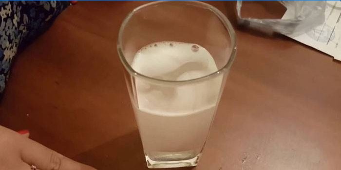 Eco Slim tablet opgelost in water in een glas