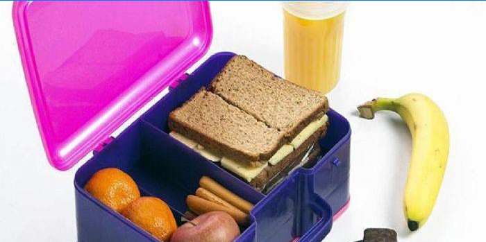 Plastic lunchbox met etensvakken