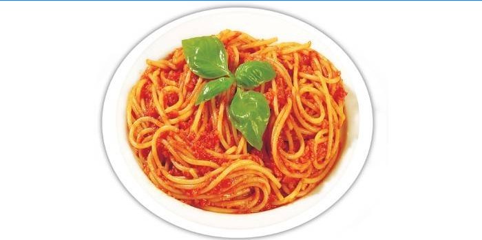 Spaghetti met tomatenpuree en stoofpot