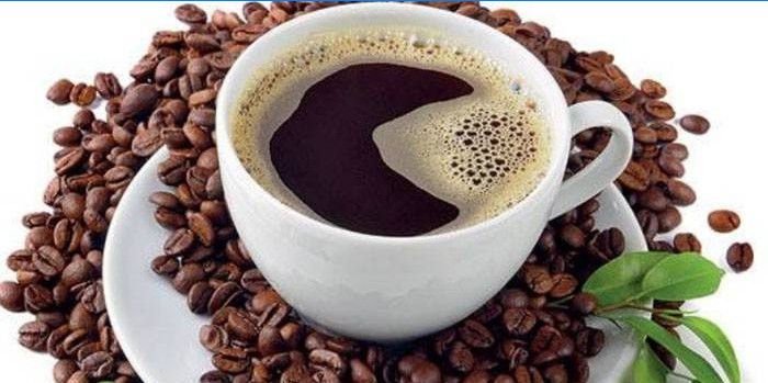Kopje natuurlijke koffie en granen