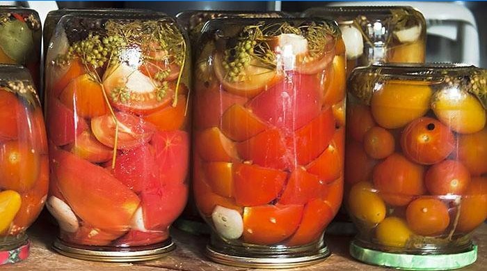 Tomaten gemarineerd met peterselie