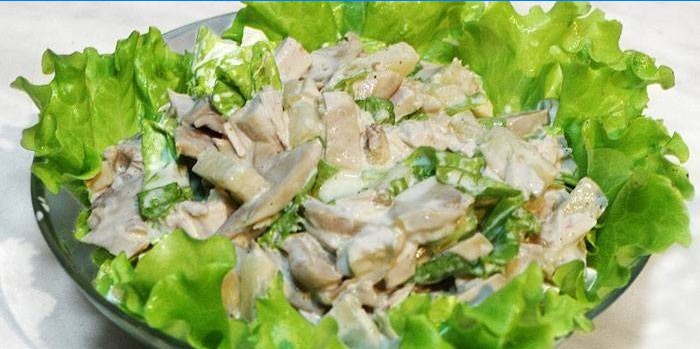 Salade met champignons en augurken