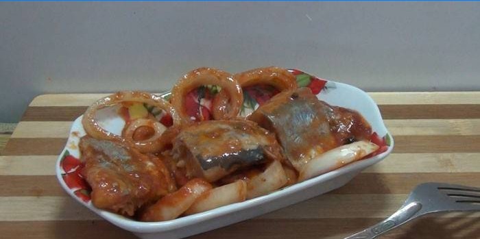 Iwashi sardine in tomatensaus
