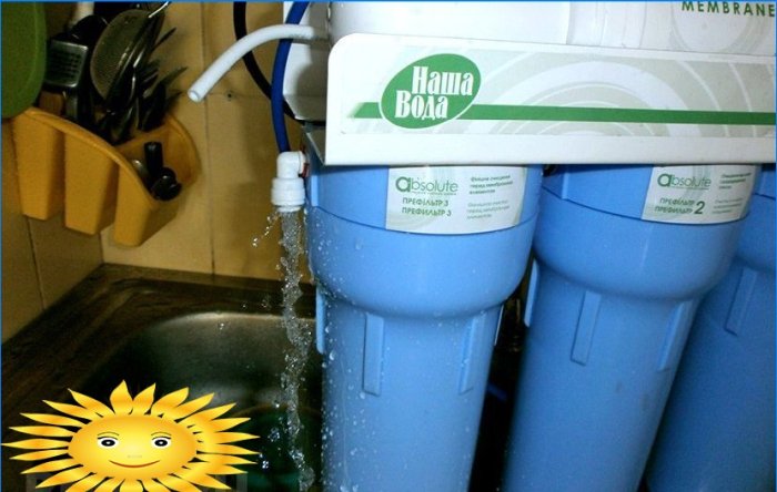 Installatie van een drinkwaterfilter met omgekeerde osmose