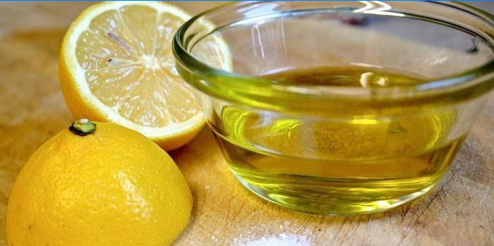 Citroenhelften en olijfolie