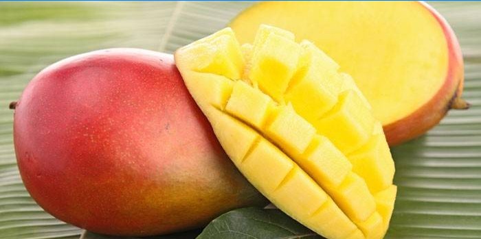 Mango fruit heel en in plakjes