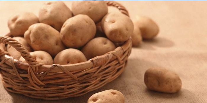 Aardappelen in een mand