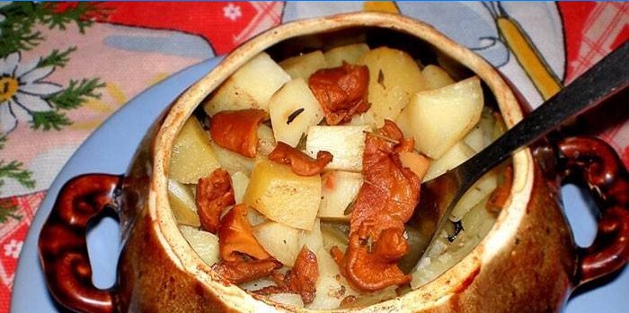 Aardappel met champignons in een pot