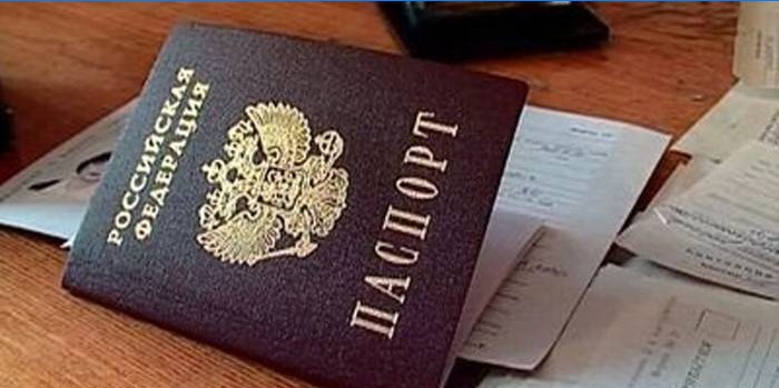 Paspoort van een burger van de Russische Federatie en documenten