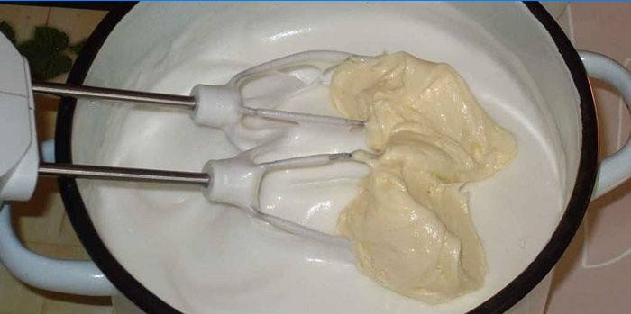 Eenvoudige koekjesroom in melk