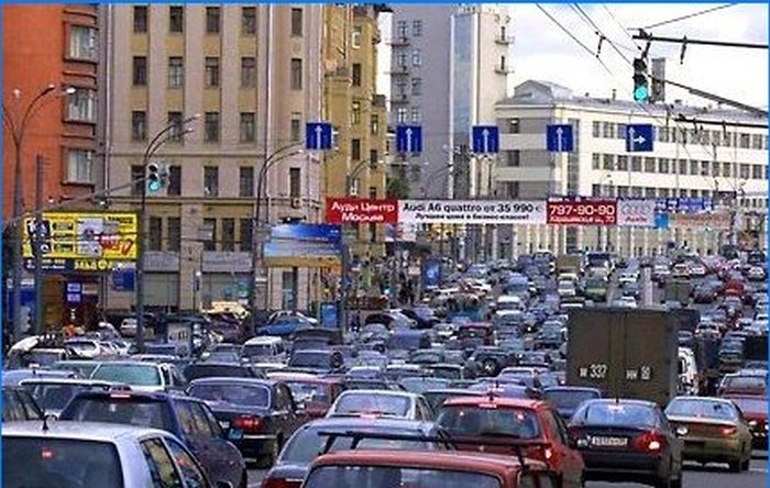 Reconstructie van de ringweg van Moskou: alweer een grandioos project van het stadsbestuur