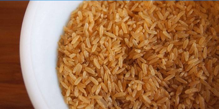 Plaat van bruine rijst