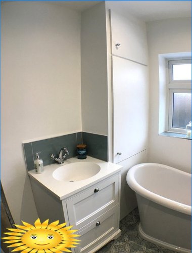 Spiegel boven de gootsteen in de badkamer: voor- en nadelen