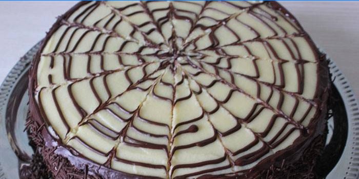 Zelfgemaakte Esterhazy Cake met chocoladeroom