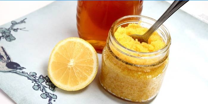 Honing, suiker en een halve citroen