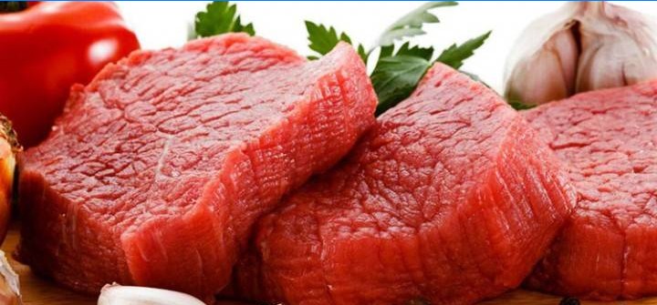 Vlees in porties gesneden