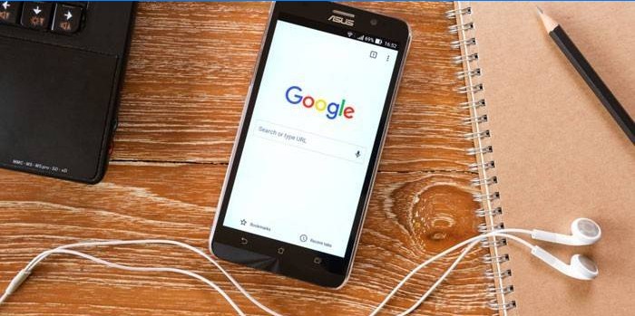 Asus-smartphone met Google-browser