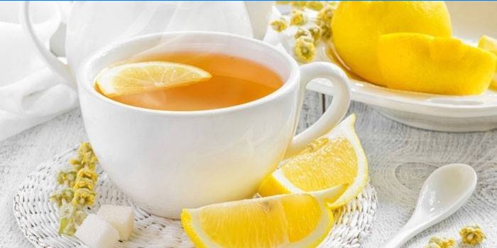 Thee met citroen in een kopje