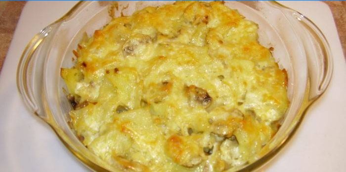 Gebakken aardappelen met champignons en kaas