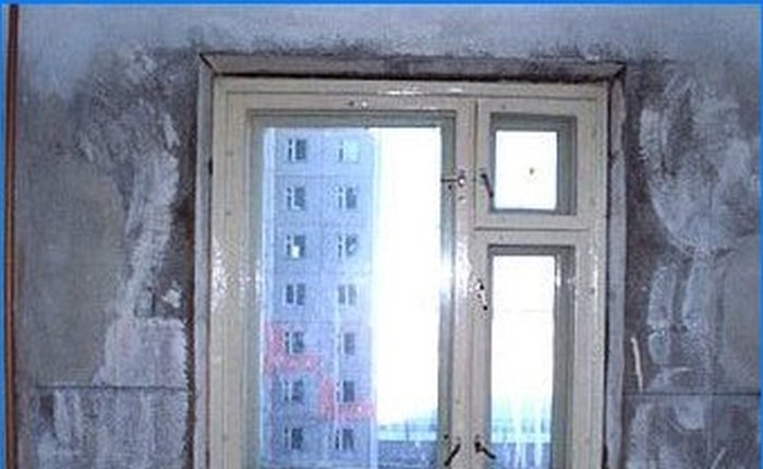 Een oud raam demonteren