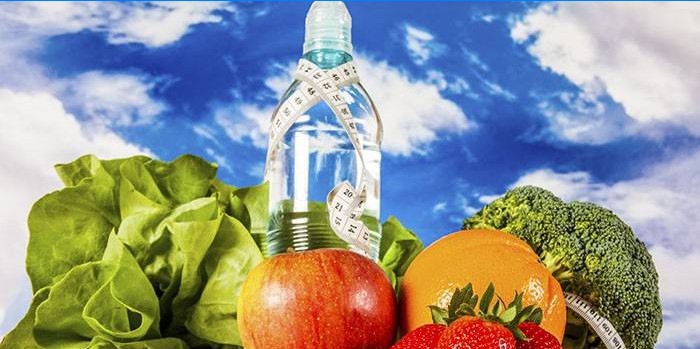 Groenten, fruit en een fles water