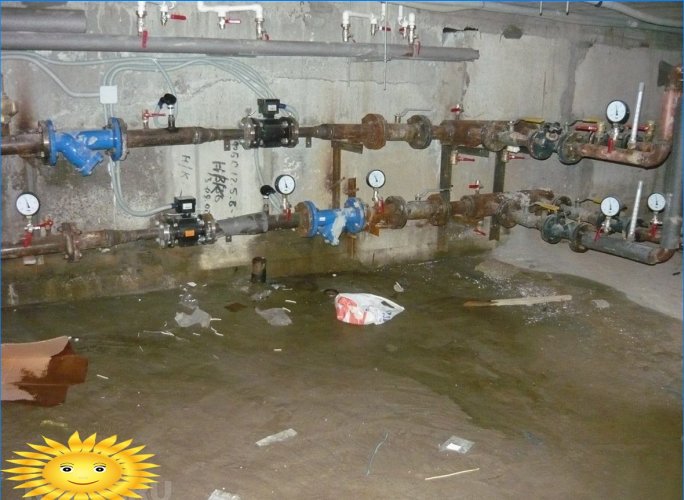 Water in de kelder van een gebouw met meerdere verdiepingen