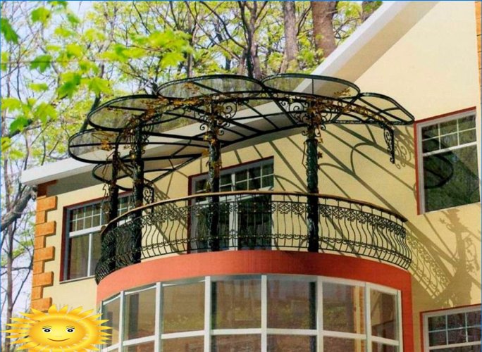 Balkon in een privéwoning: voor-, nadelen, voorbeelden