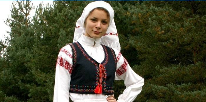 Het meisje in de Wit-Russische klederdracht
