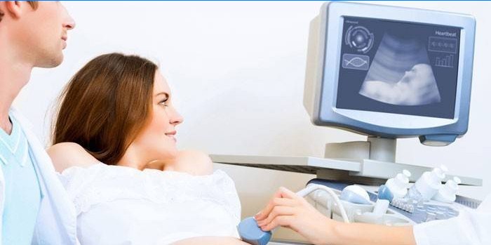 Zwangere vrouw screening