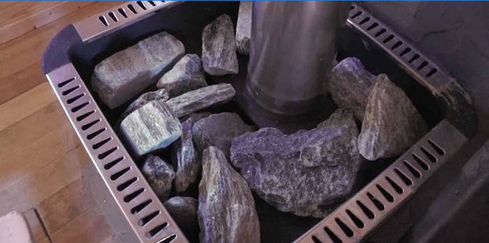 Stenen van verschillende afmetingen in de oven