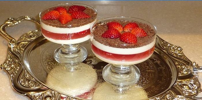 Dessert met aardbeien