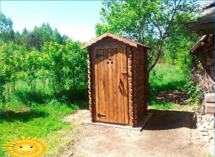 Hoe je met je eigen handen een toilet in het land kunt bouwen