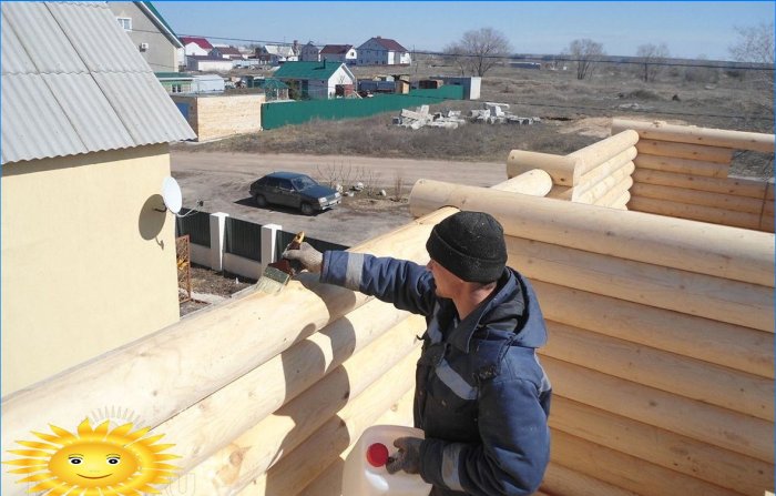 Antiseptische behandeling van houtgroeven tijdens de bouw van een blokhut