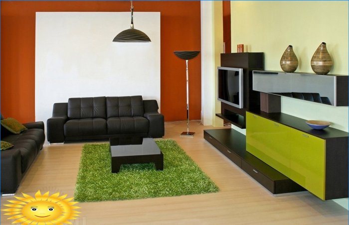 Terracotta en groen in een moderne woonkamer