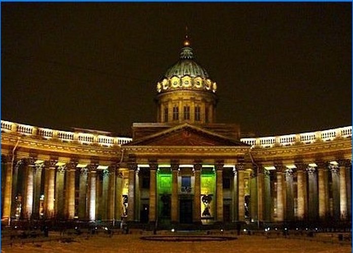 De belangrijkste tempel van St. Petersburg - Kazankathedraal