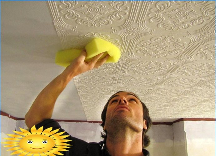 Reparatie in een appartement: hoe behang op het plafond te lijmen