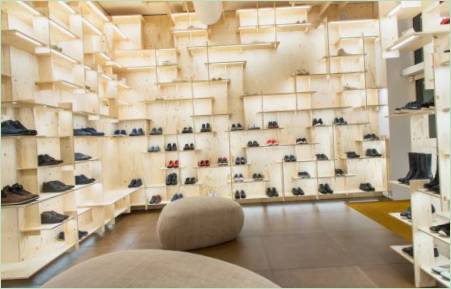 Multiplex in huis: rekken in een schoenenwinkel