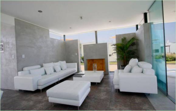 Witte meubels in de woonkamer van Casa Viva