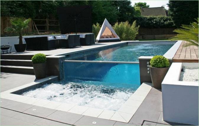 Het Oxted huis lang zwembad in Engeland