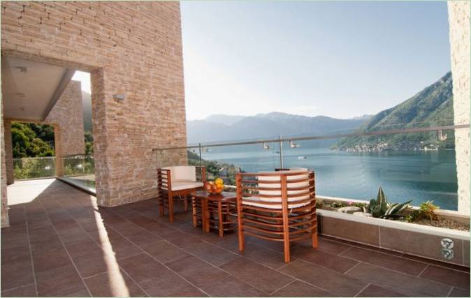 Een luxe schelpvormige villa aan de Adriatische kust door Enforma in Stoliv, Montenegro