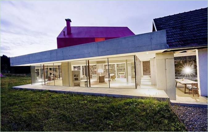 Het huis is een FORUM in Oostenrijk door Looping Architecture