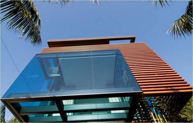Designwoning in glas en hout van Studio 9one2 in Los Angeles, Californië