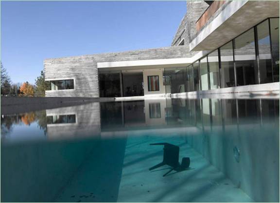 Het buitenzwembad van de residentie Haus M modular