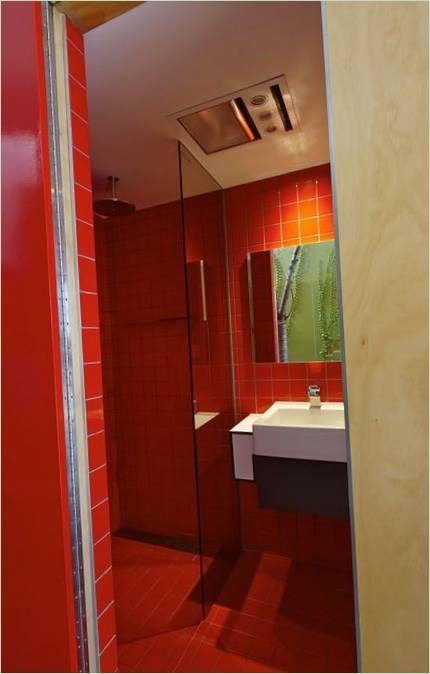 De badkamer in een Japans esdoornhuis in Australië