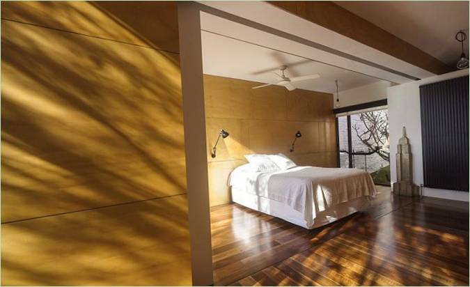 Een slaapkamer in een Japans esdoornhuis in Australië