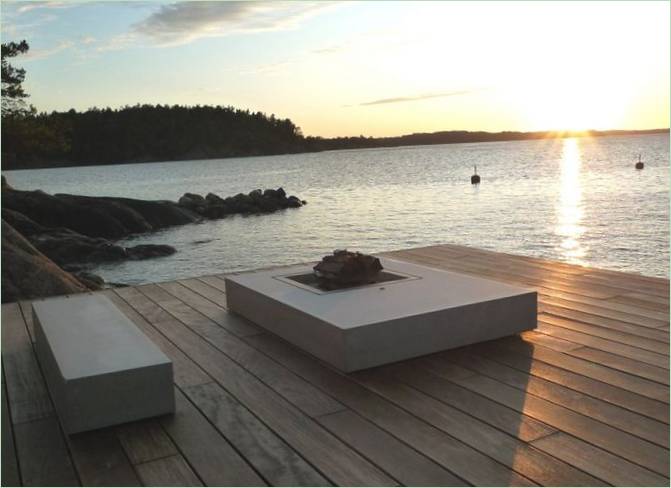 Överby House terras aan het meer in Zweden